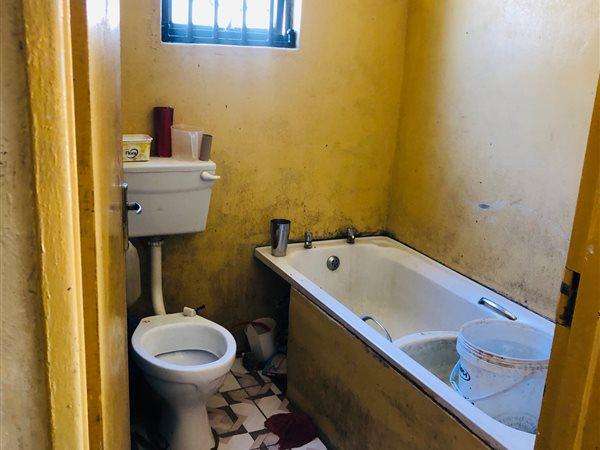 2 Bedroom Property for Sale in Umrhabulo Triangle Western Cape